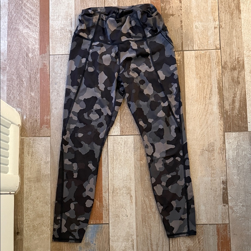 Athleta Black and Gray Patterned Leggings